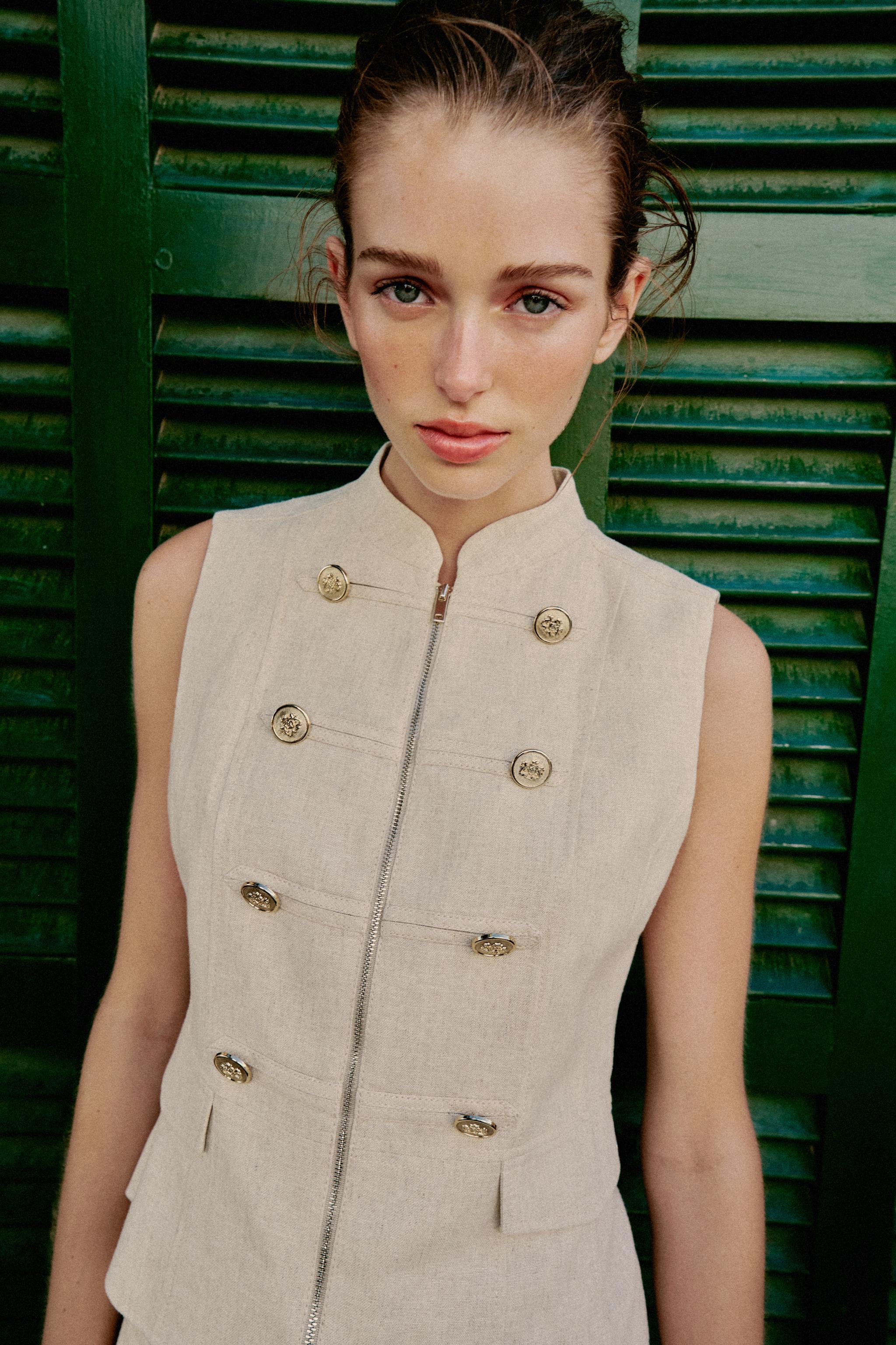 TAILORED FIREMAN CLASP VEST